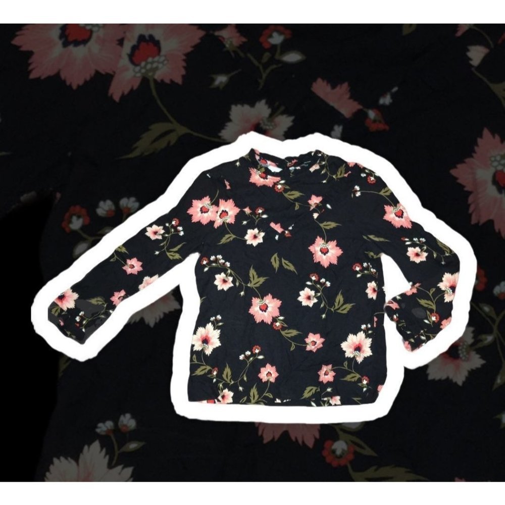 Womens black floral long sleeve top sz Medium